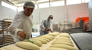 Lezzetli ve kaliteli ekmek uygun fiyatla halkla buluşuyor