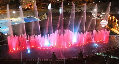 Kapadokya Su ve Işık Sahnesi Gösteri Havuzu Muhteşem Bir Programla Açıldı