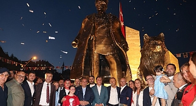 Keçiören’de 30 Ağustos Zafer Anıtı görkemli törenle açıldı