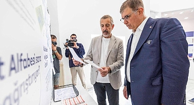 İzmir’in geleceğini anlatan sergi ‘İz’in Peşinde Şehrin İçinde’ açıldı