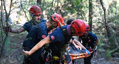 İzmir İtfaiyesi’nden Balçova Terapi Ormanları’nda kurtarma operasyonu