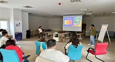 İzmir’de gençlere belediye çalışmaları hakkında eğitim