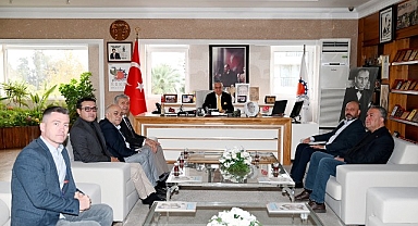 DİSK Antalya Şubesi’nden Başkan Topaloğlu’na Öğretmenler Günü kutlaması