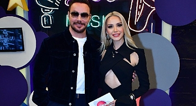 Sinan Akçıl’dan Zeynep Bozkaya’ya sürpriz şarkı!